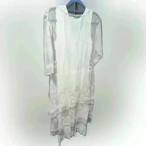 Vintage inspired two-piece linen dress with lace overlay. Boho wedding vibes - Picture 3 of 5